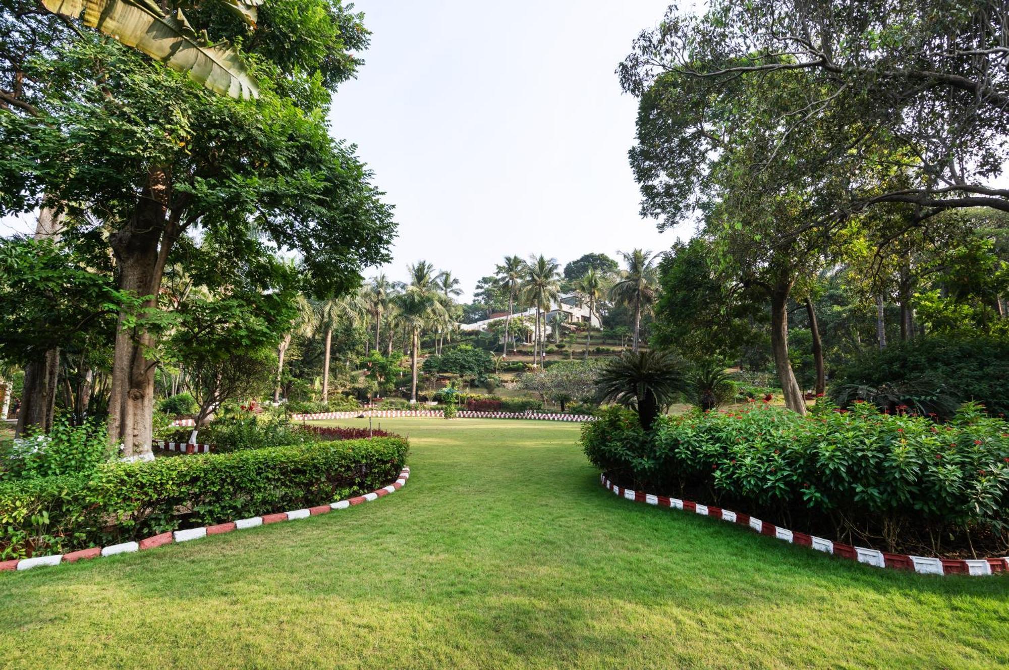 Saffronstays Pride Rock Mandve Exterior photo